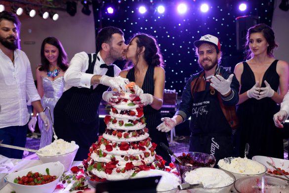 Si-au facut singuri tortul de nunta ajutati de Chef Foa - FotoTime