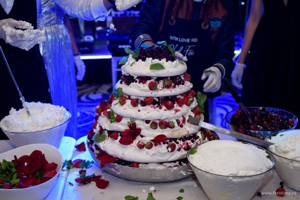 Si-au facut singuri tortul de nunta ajutati de Chef Foa - fototime