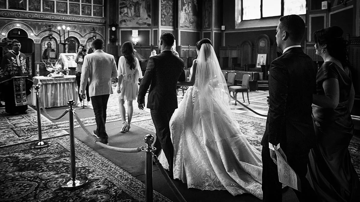 Cum sa alegi biserica potrivită pentru nunta ta - intrarea in biserica