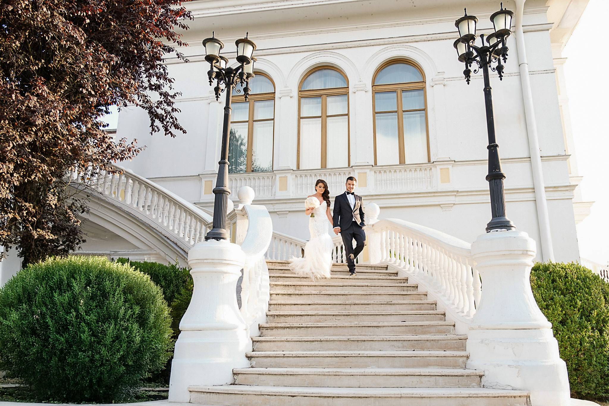 Fotograf nunta Palatul Snagov – FotoTime Bucuresti stil elegant si atemporal | Fotograf Nuntă București - FotoTime Nuntă la Palatul Snagov – scări albe, eleganță atemporală