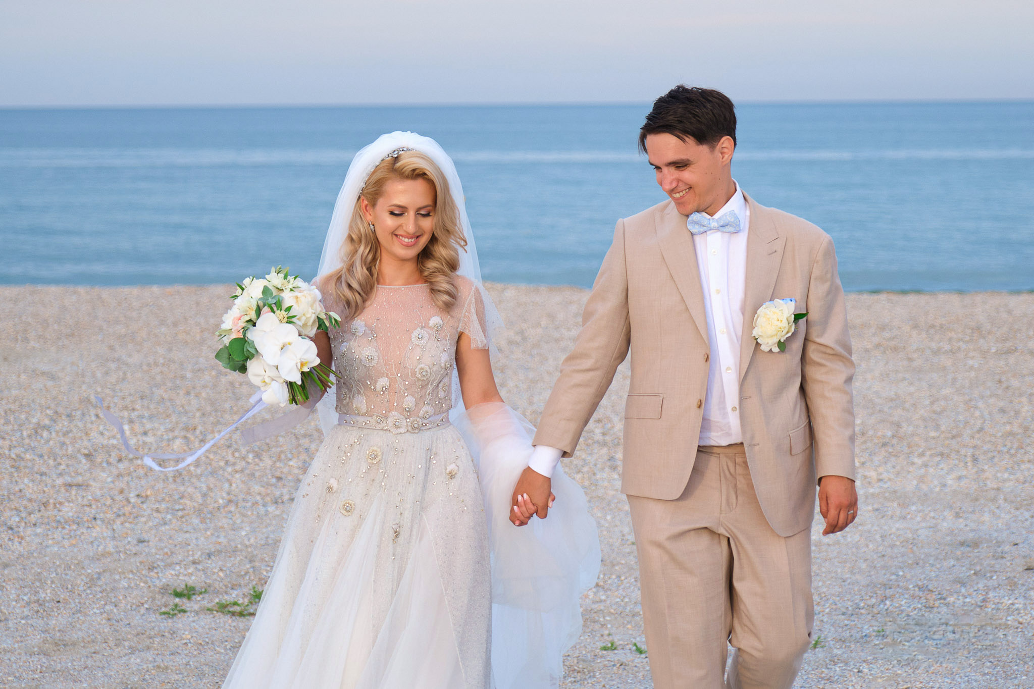 Fotograf nunta la malul marii – FotoTime imagini luminoase si elegante la EGO Ballroom Mamaia | Fotograf Nuntă București - FotoTime Nuntă EGO Ballroom Mamaia – pe malul mării, aer de vacanță elegantă