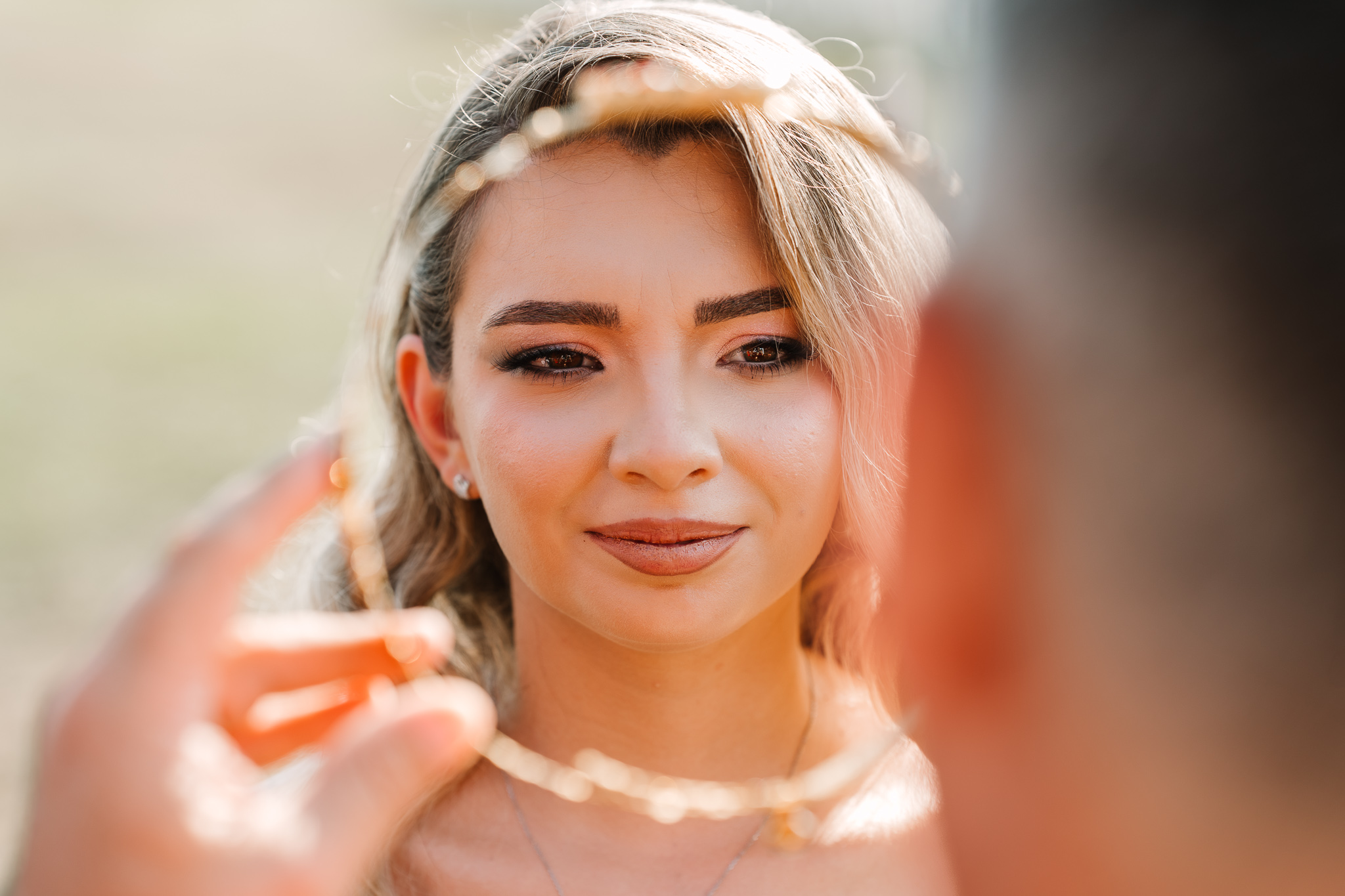 Ceremonie religioasă ortodoxă în aer liber la IDONI by Jubile, Snagov, cu Alina și Marius la altar - fotografie FOTOTIME