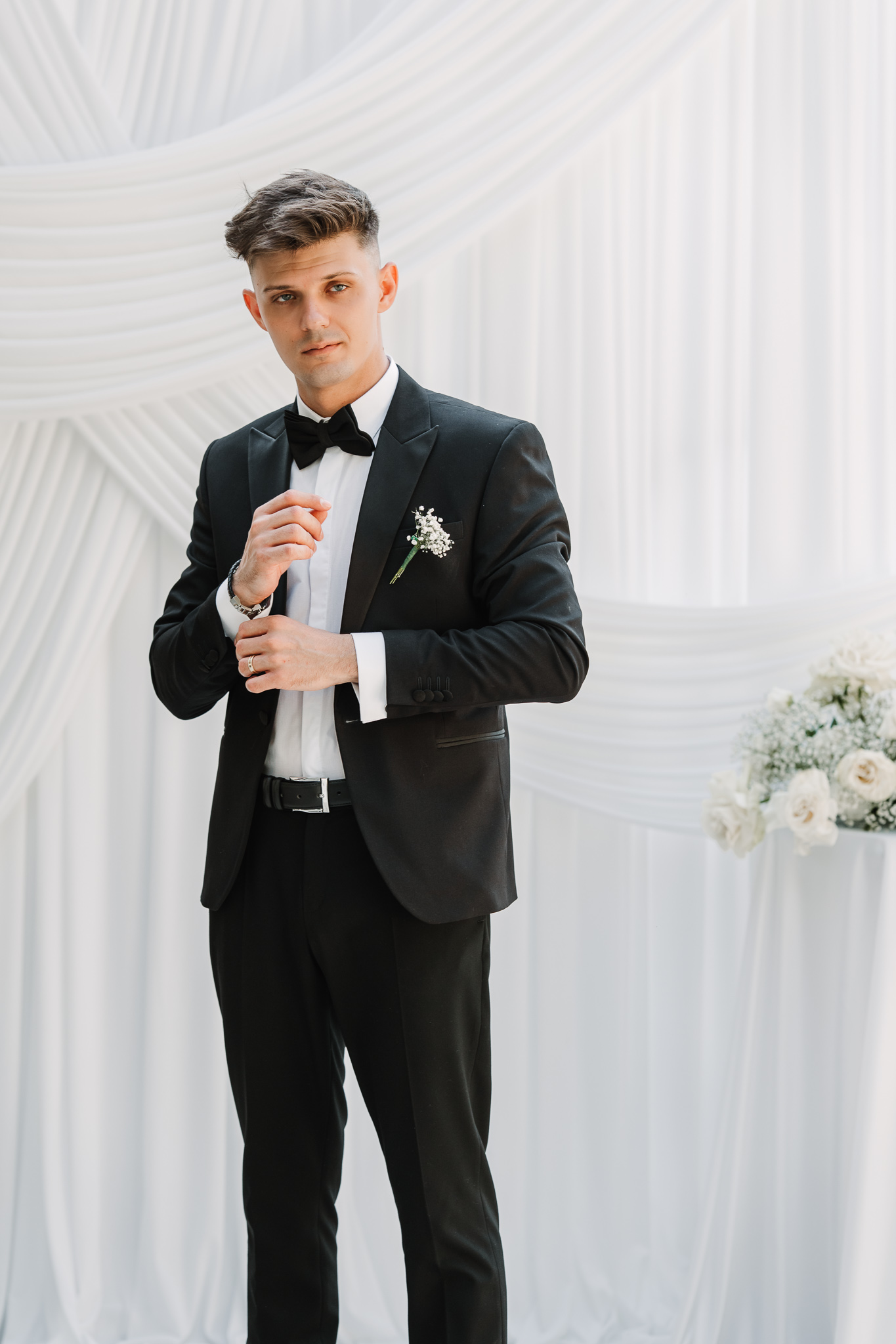 Portret de mire cu Marius la IDONI by Jubile, Snagov - fotografie de nuntă FOTOTIME