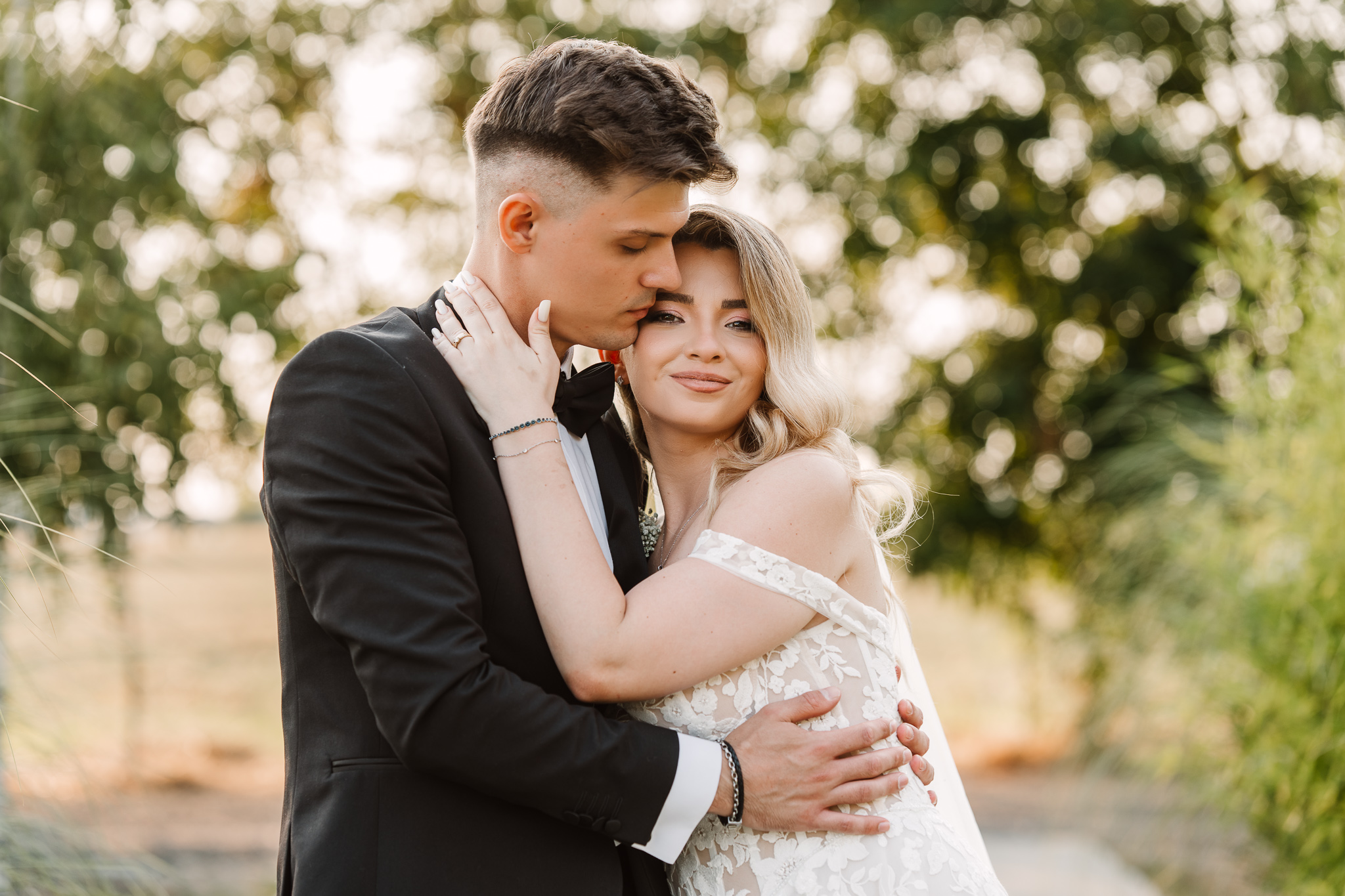 Alina și Marius în portret de cuplu la IDONI by Jubile, Snagov - fotografie de nuntă FOTOTIME